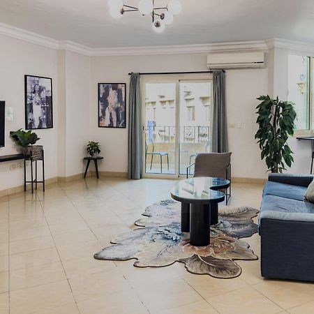 Distinct & Decent 2 Bdr Apt Steps From Nightlife And Airport Kairo Exteriör bild
