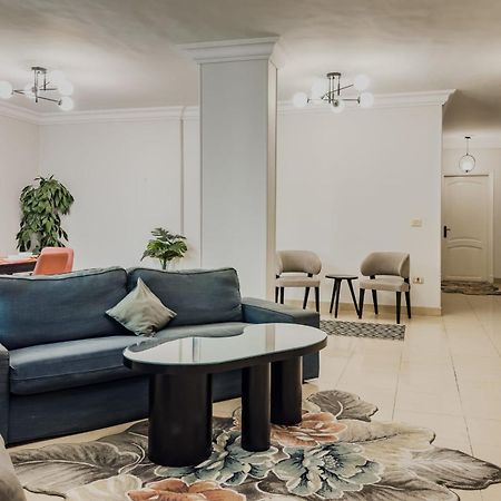 Distinct & Decent 2 Bdr Apt Steps From Nightlife And Airport Kairo Exteriör bild