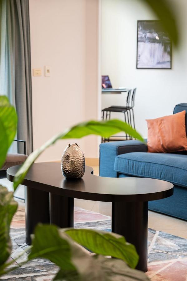 Distinct & Decent 2 Bdr Apt Steps From Nightlife And Airport Kairo Exteriör bild